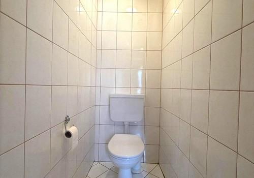 Hinterhaus: WC
