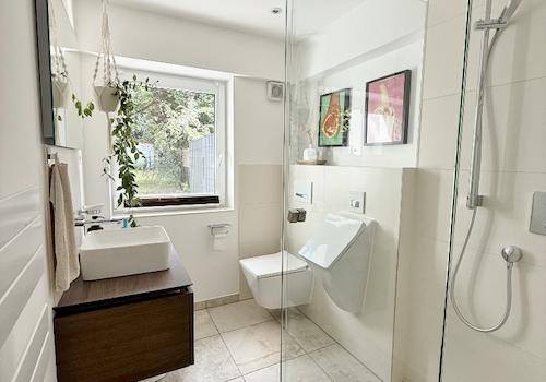 Gäste-WC mit Dusche