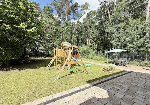 mit tollem Blick in den Garten