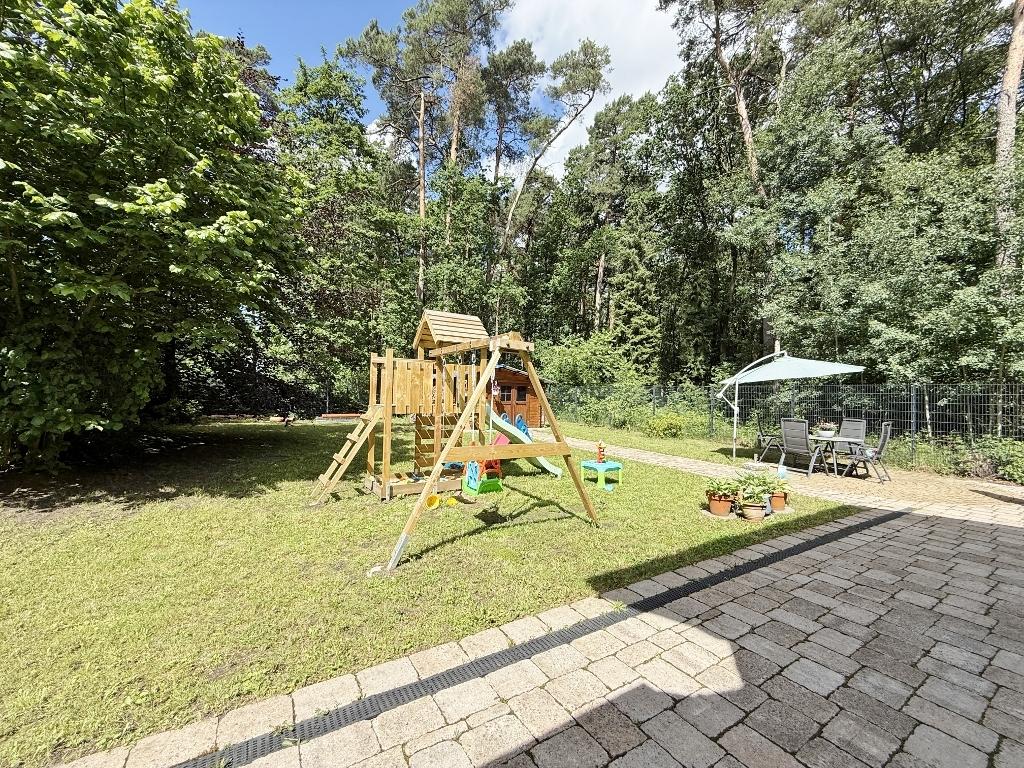 mit tollem Blick in den Garten