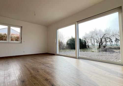 Wohnzimmer mit Gartenblick