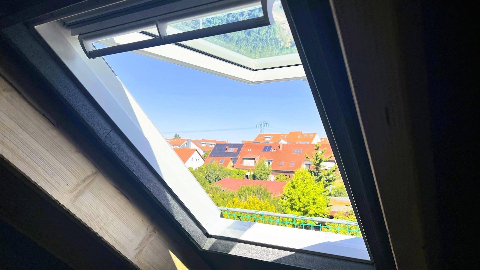 Dachfenster mit weitem Blick