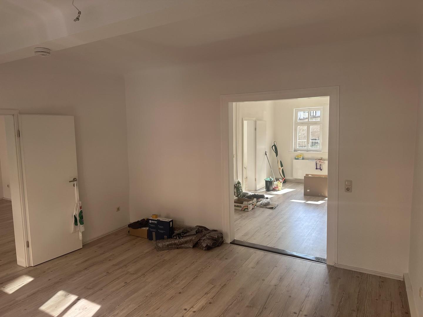 Wohnzimmer mit Flügeltüren