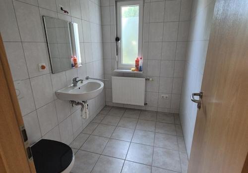 EG Gäste-WC mit Fenster