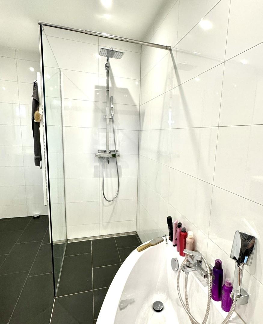 Dusche + Badewanne