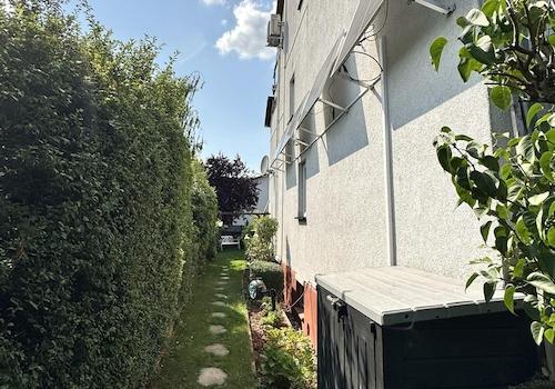 Garten + Solaranlage n. Süden