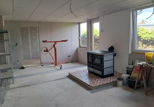 2. Haus Zustand innen mit Hexe