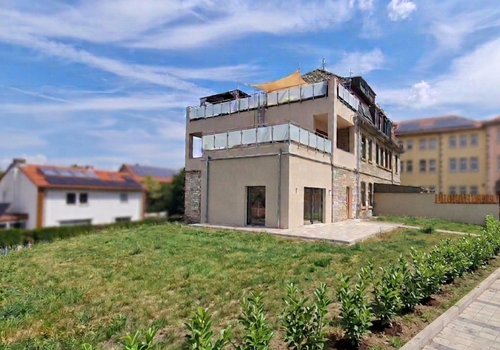 Hecke wird erst im September gepflanzt!