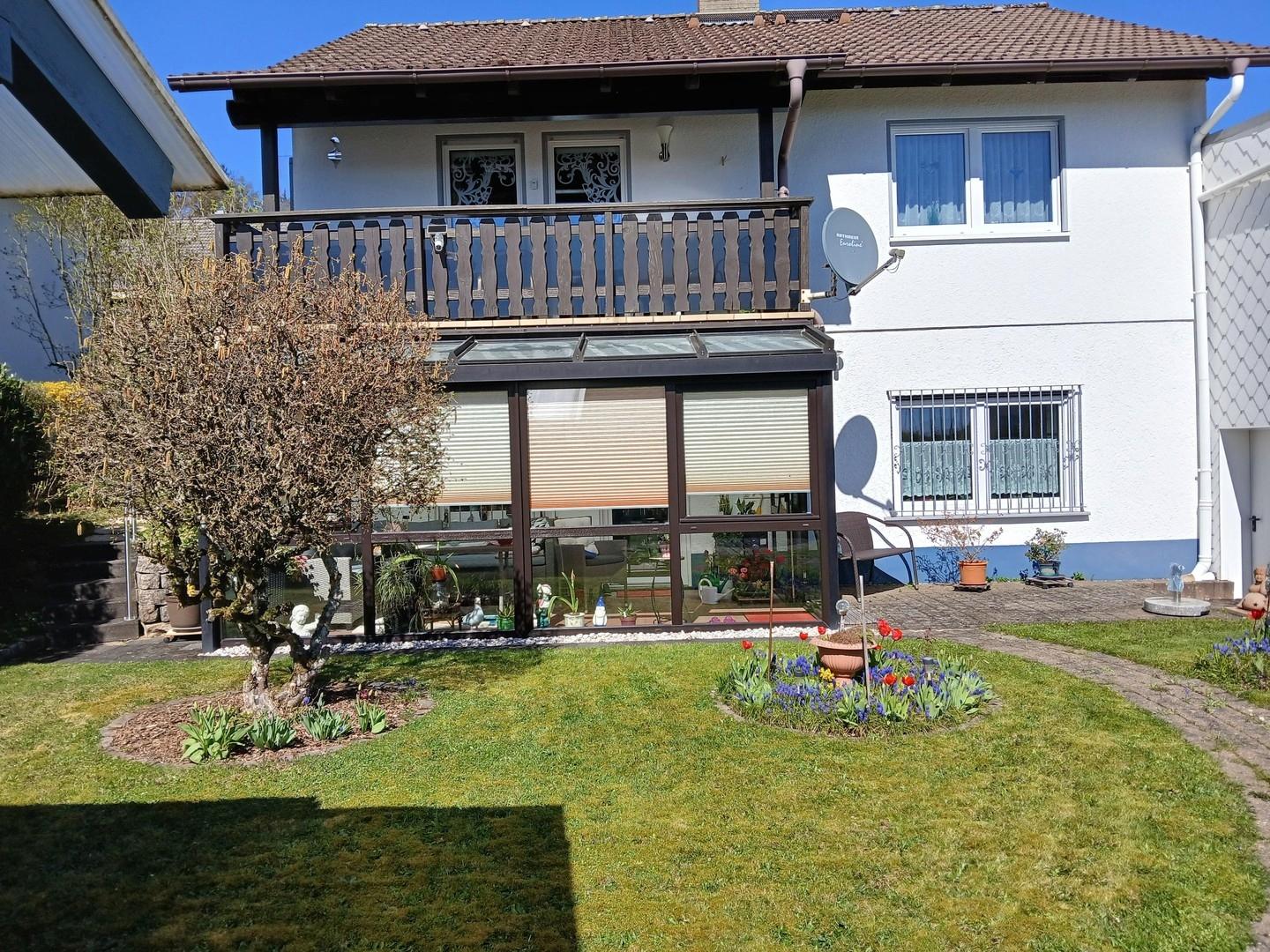 Südseite mit großem Garten