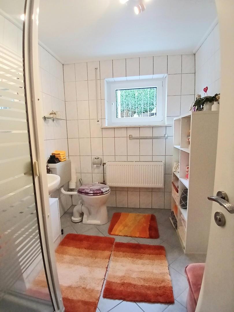 UG: 2. Bad mit Dusche, WC