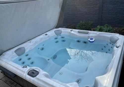 Jacuzzi (Whirlpool)