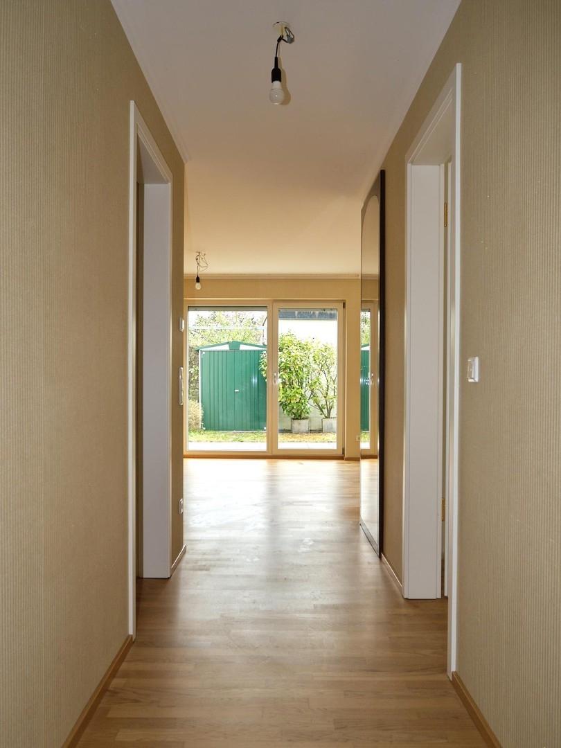 Flur mit Blick zum Garten
