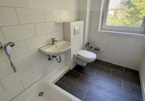 neues, modernes Duschbad