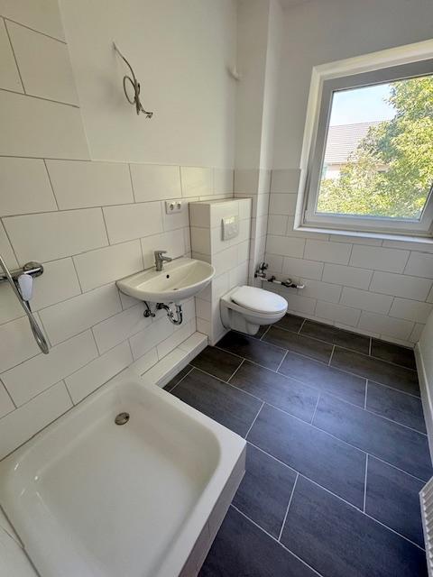 neues, modernes Duschbad