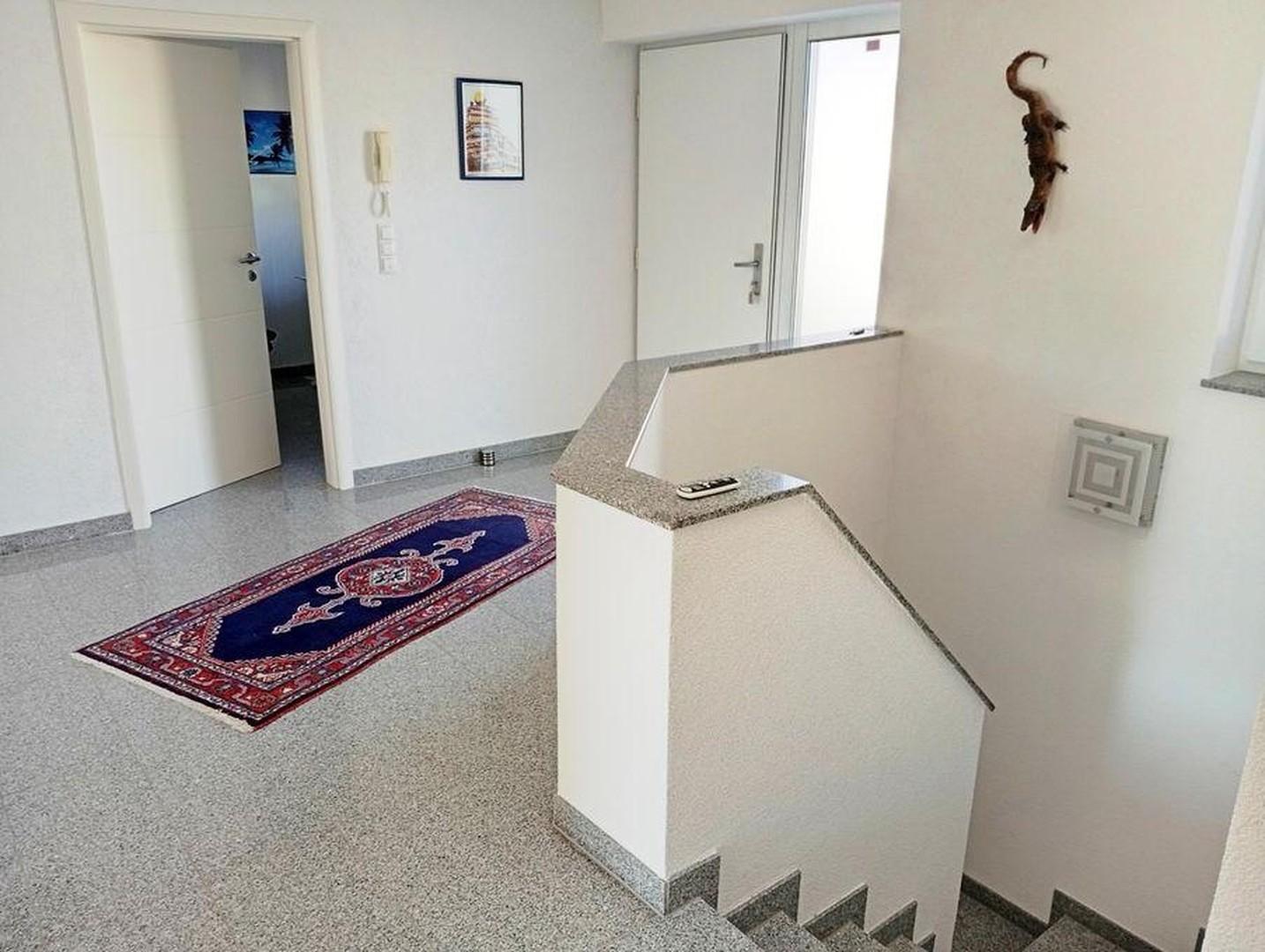 Eingang + Büro