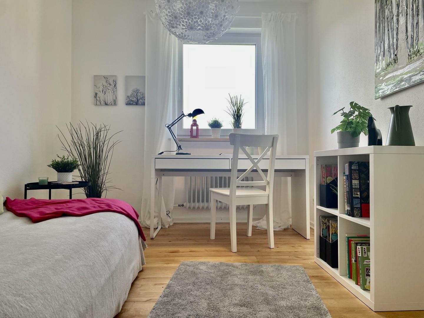 Kinder-/Arbeitszimmer