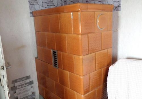 Wohnzimmer Kachelofen