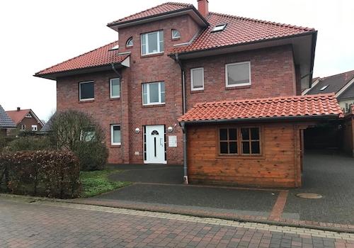 Haus (Fahrradschuppen, rechts)