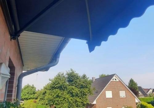 Balkon mit Markise