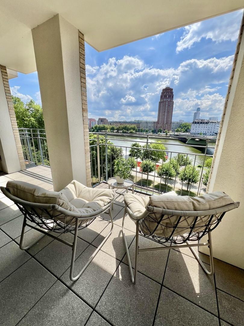 Südbalkon mit Blick auf Main