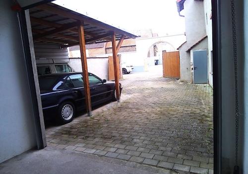 Blick aus Halle in Innenhof