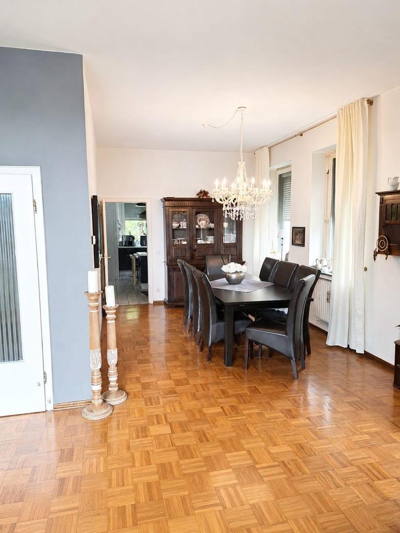 Esszimmer Hauptwohnung