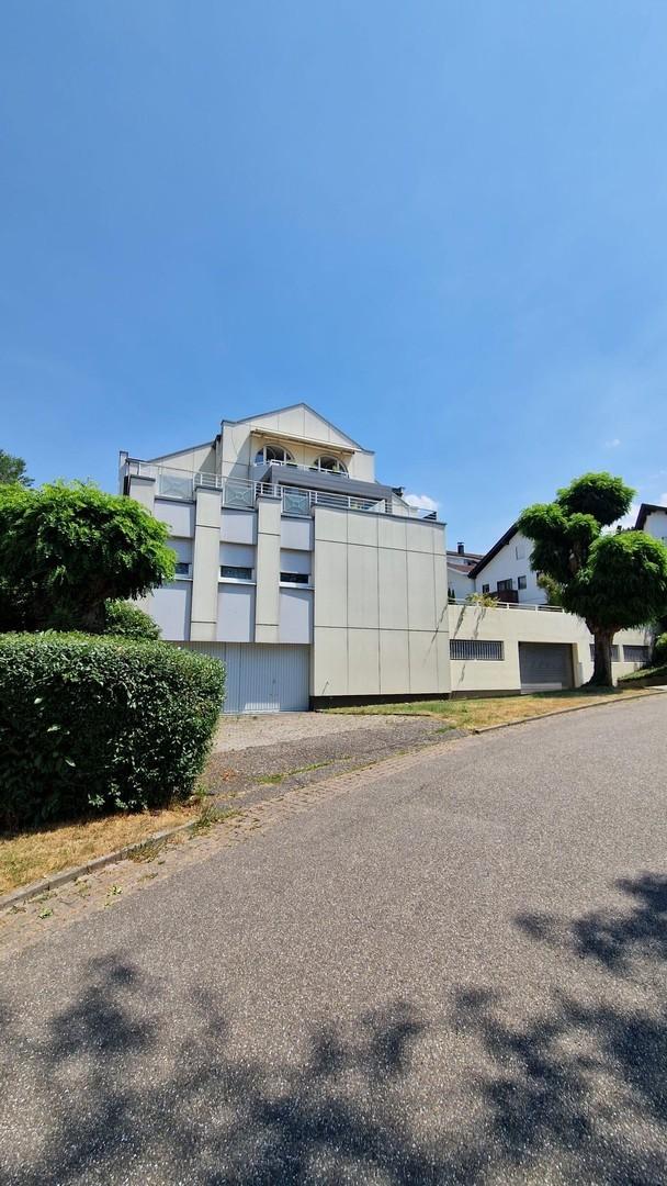 Hausvorderans. u.Garageneinfah