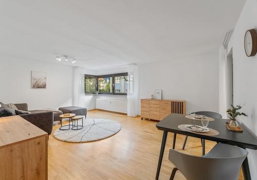 Wohnzimmer & Essbereich