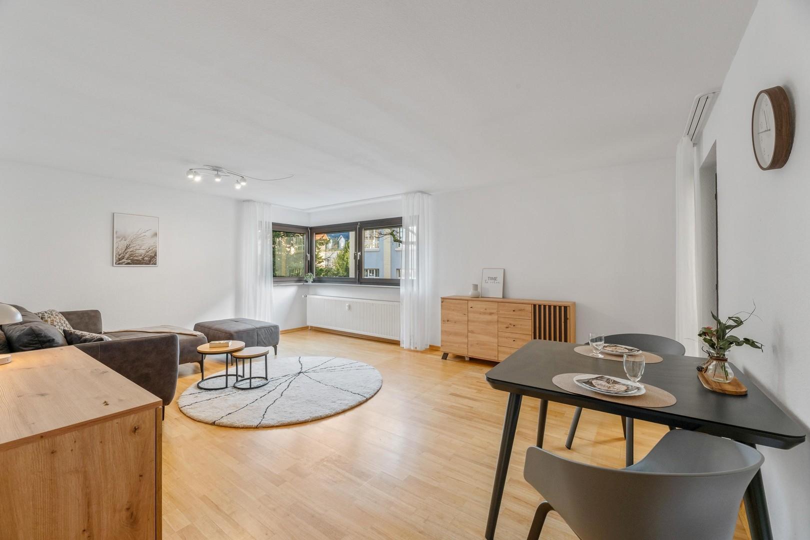 Wohnzimmer & Essbereich