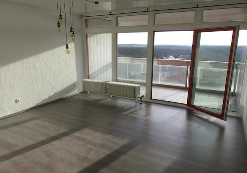 Wohnzimmer mit Balkon