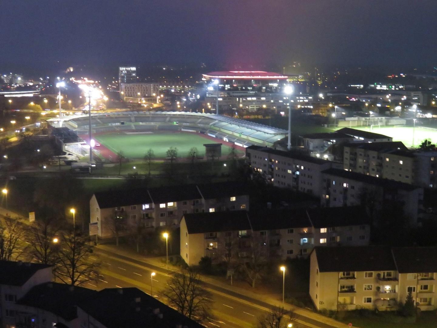Balkon zur Nordseite bei Nacht