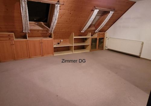 Wohn-/Schlafzimmer DG