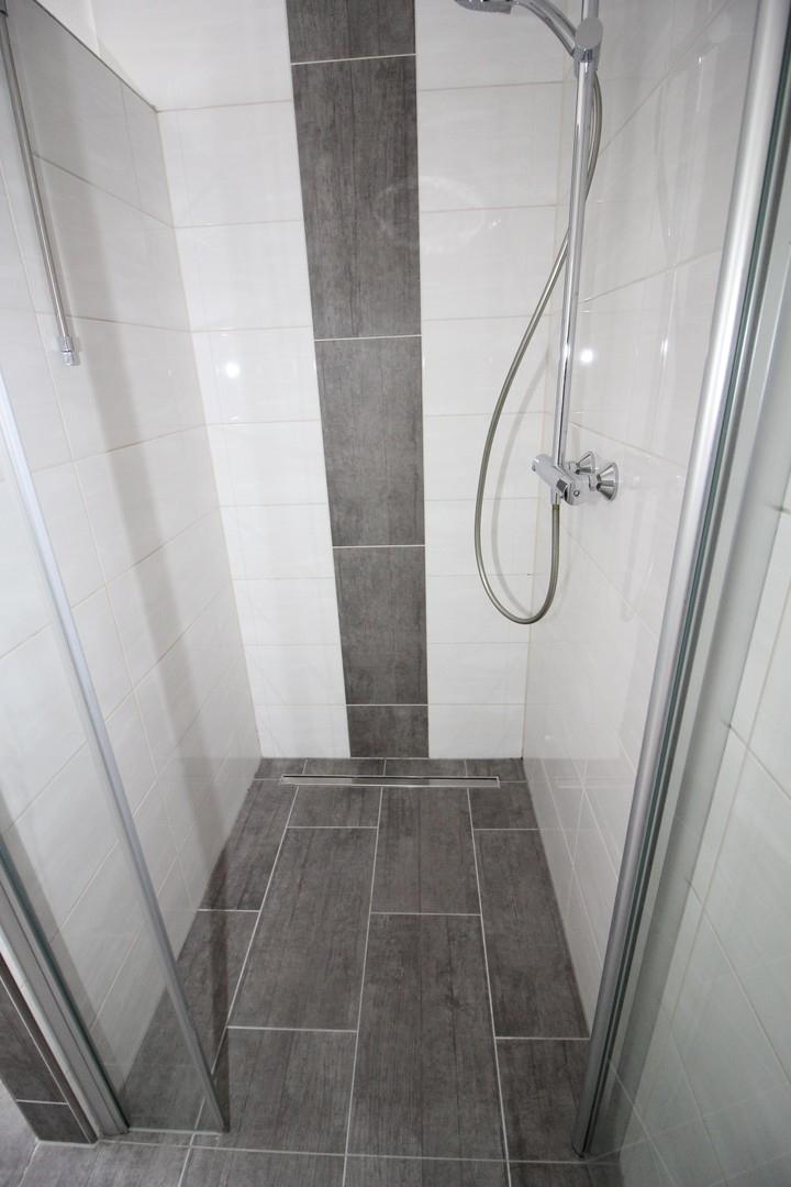 Große Dusche