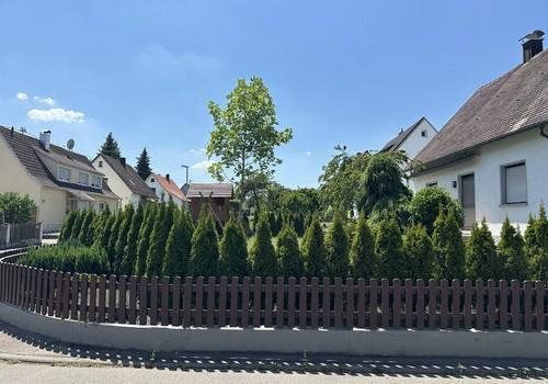 Gartenansicht Straßenkreuzung