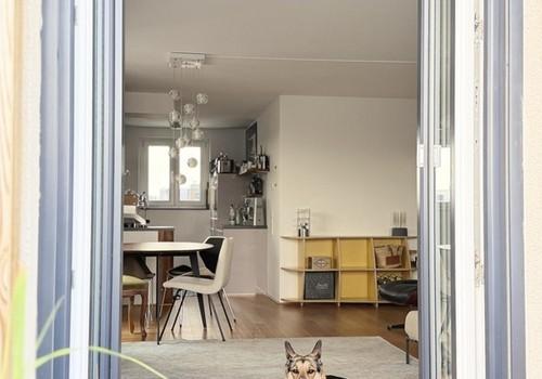 Blick von Balkon in Wohnbereic