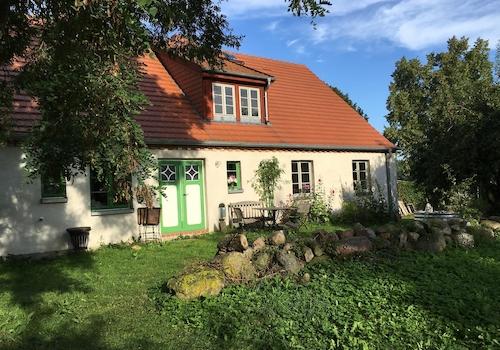 Landhaus im Sommer-Ostseite