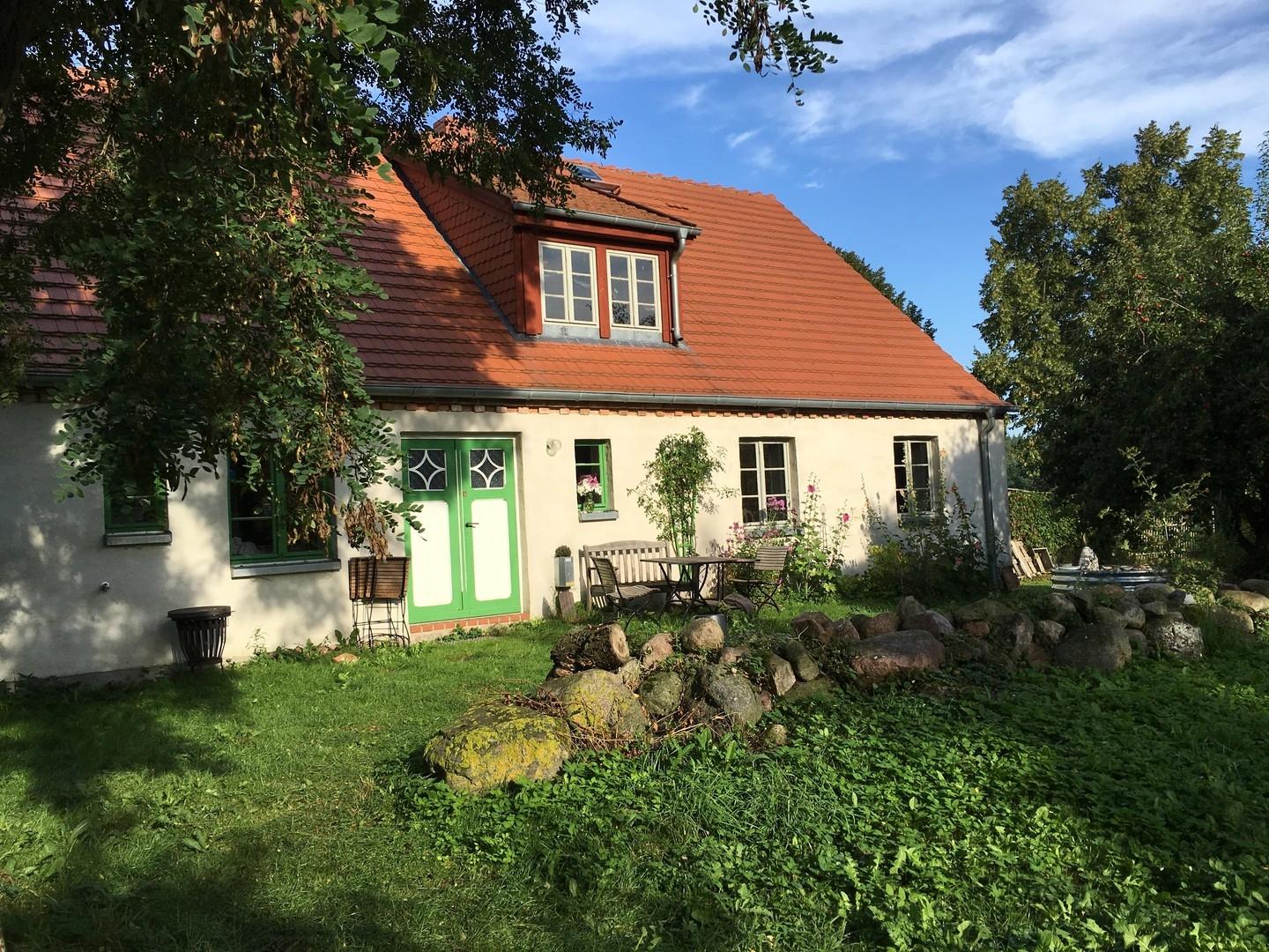 Landhaus im Sommer-Ostseite