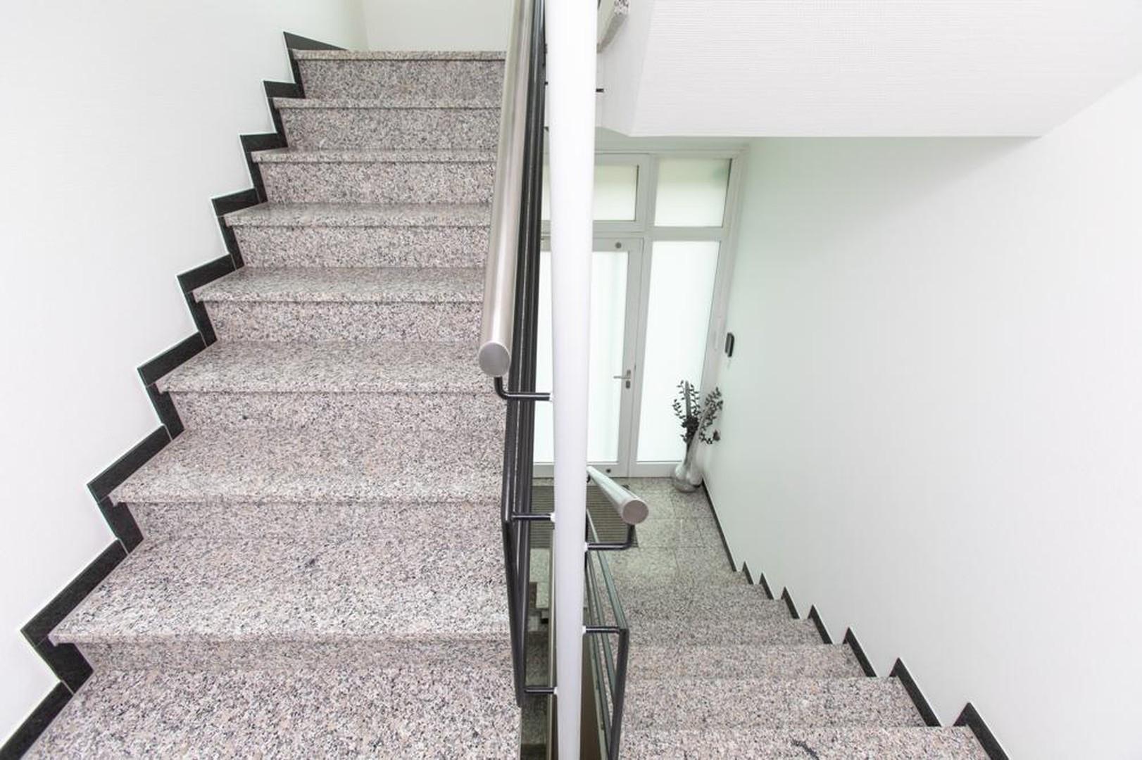 separates Treppenhaus zum Ph.