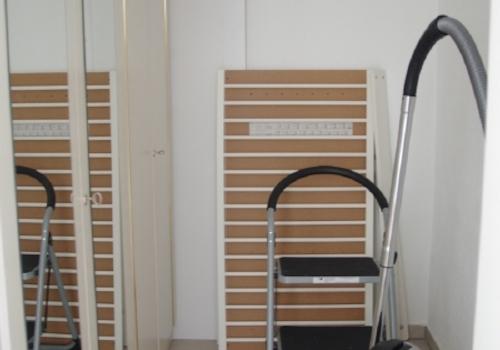 Ankleidezimmer mit Schrank