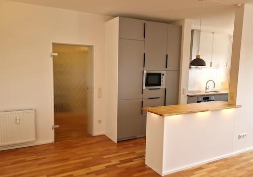 Wohnzimmer mit Küche