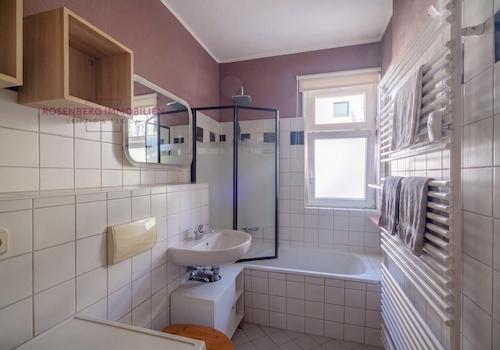 Immobilie in Leipzig zu verkaufen_4 Raumwohnung_Rosenberg Immobilien Leipzig_Bad