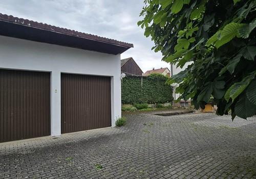 Doppelgarage/Stellplätze Süd