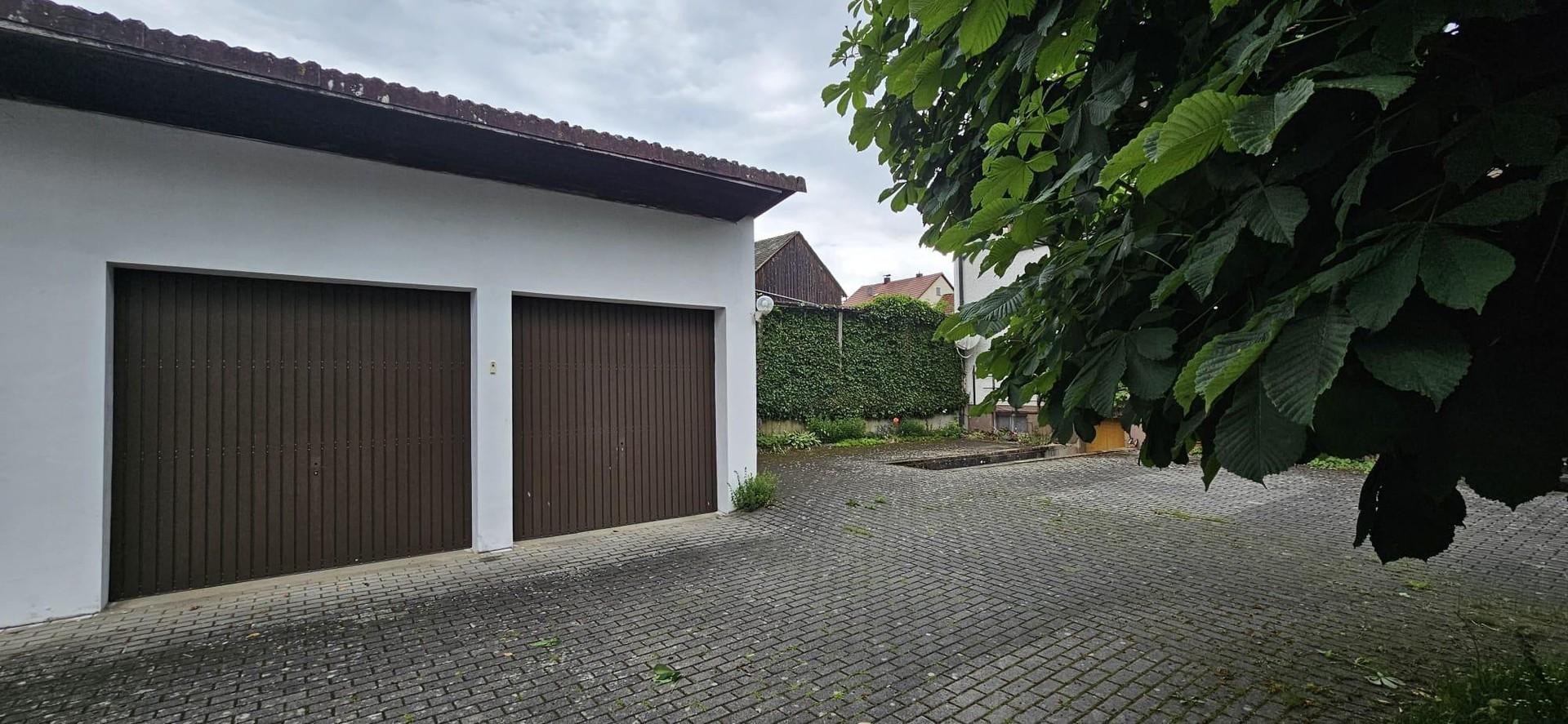 Doppelgarage/Stellplätze Süd
