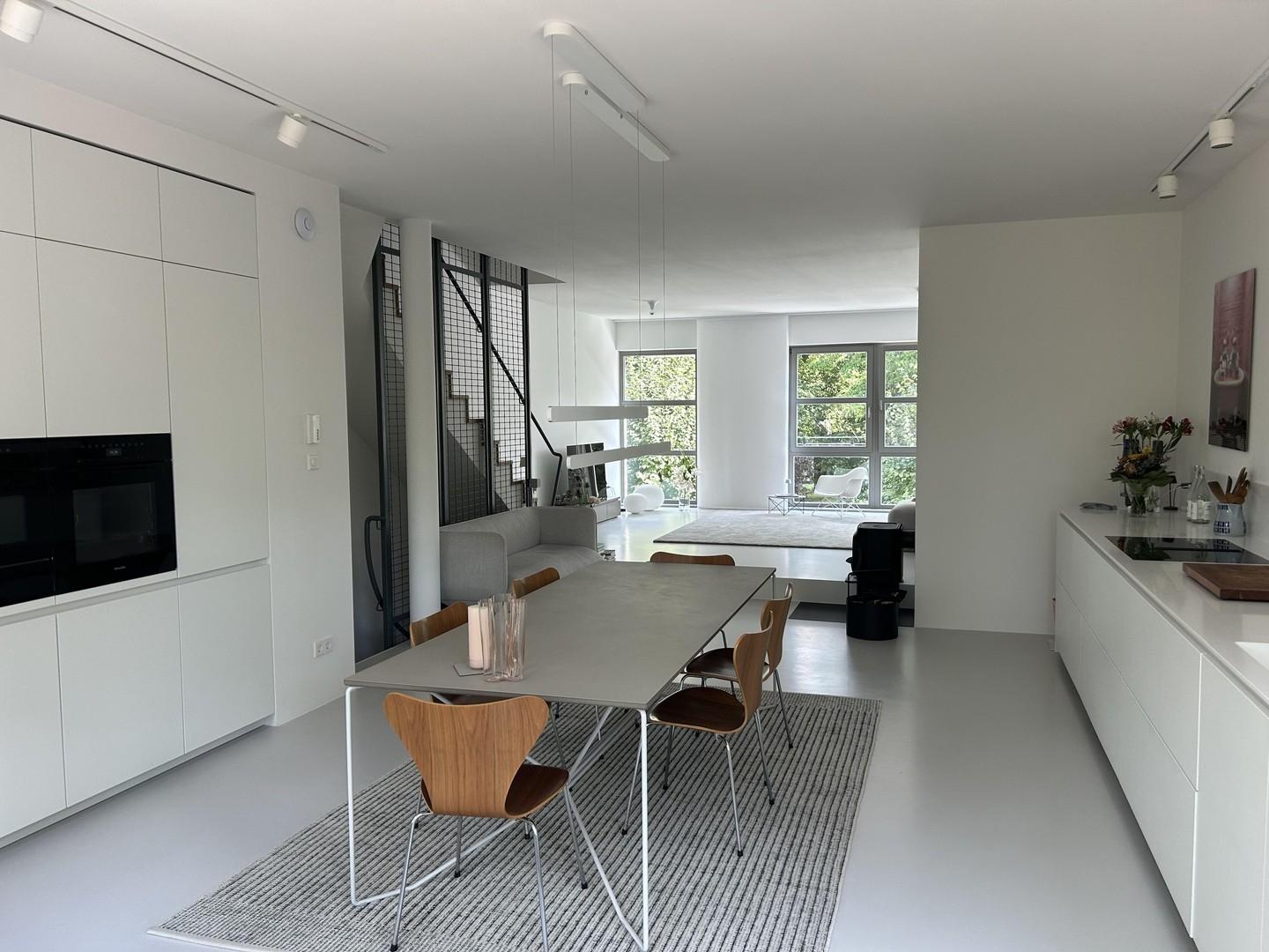 Küche Blick in Wohnzimmer 