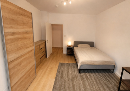 Schlafzimmer 1