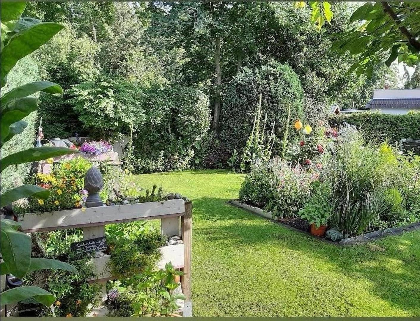 Eigener Garten im Sommer 