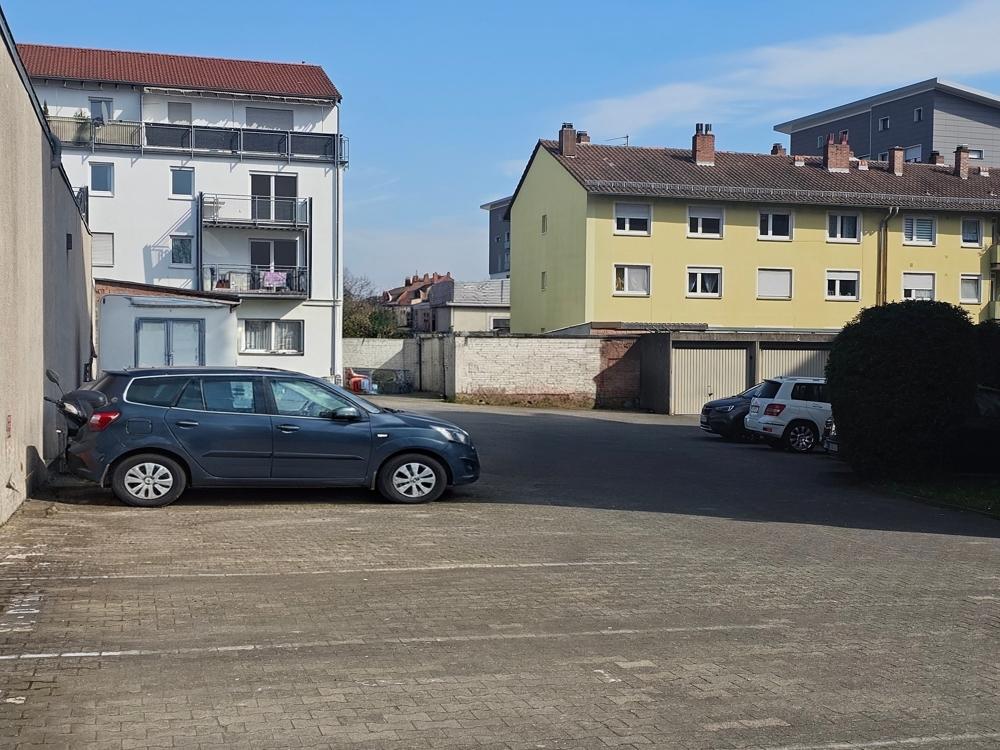 Stellplätze im Hof