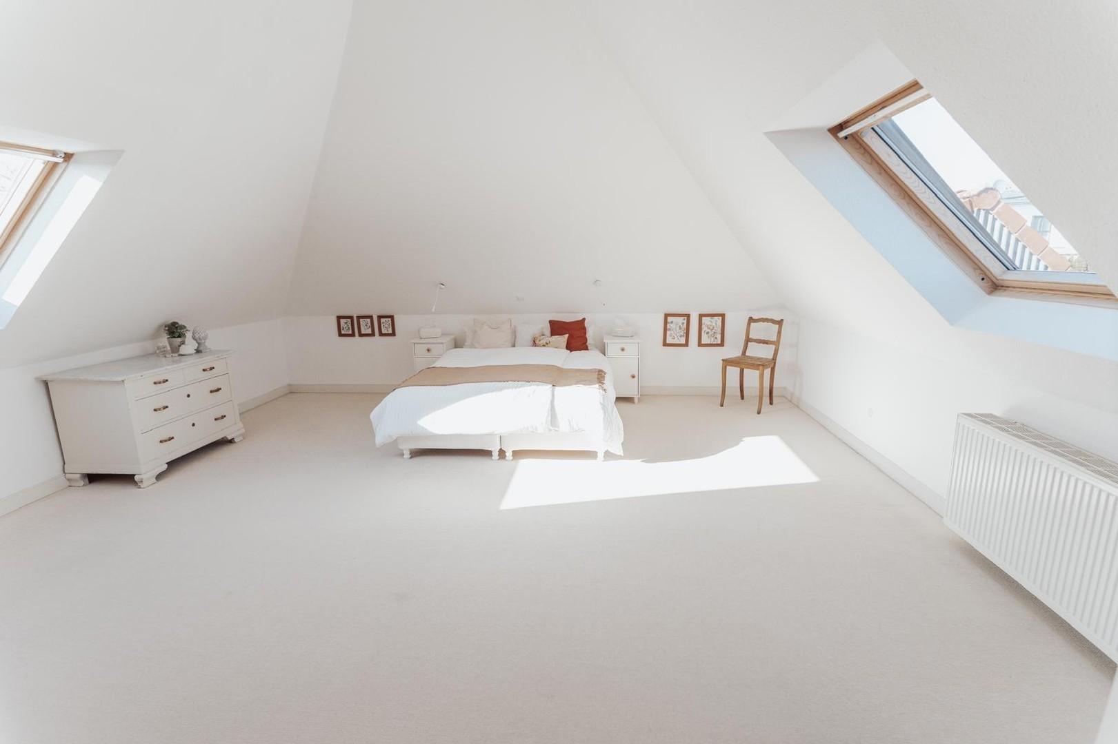 Schlafzimmer ü Garage/ Carport