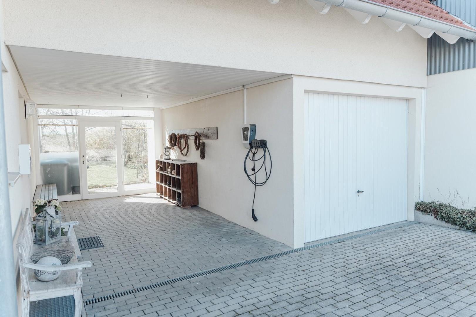 Eingang/Carport/Garage/Walbox