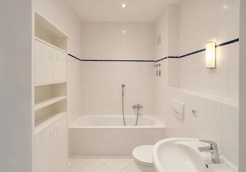 Badezimmer mit Wanne